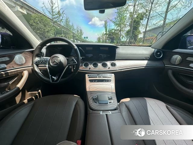 Mercedes-Benz E-Class 2023 Черный из Китая, фото 4
