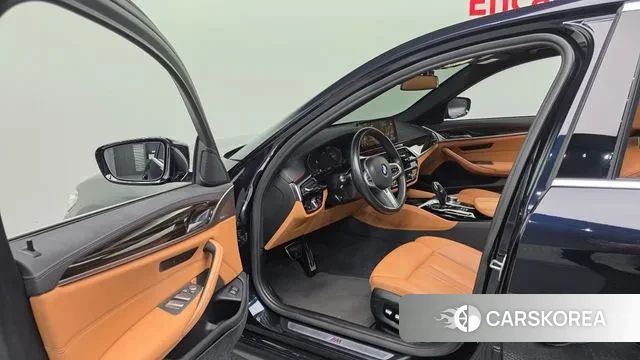 BMW 5 Series (G30) 2022 Черный из Кореи, фото 4