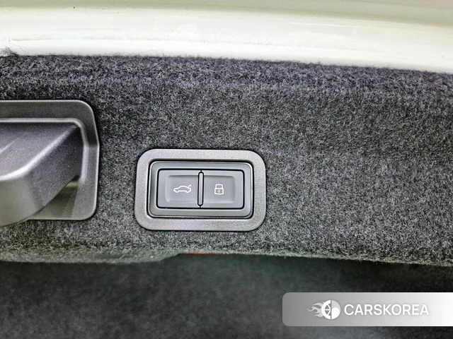 Audi A6 (C8) 2023 Белый из Кореи, фото 4