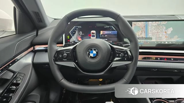 BMW 5 Series (G60) 2026 Белый из Кореи, фото 4