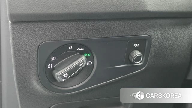 Volkswagen Tiguan second Generation 2023 Белый из Кореи, фото 4