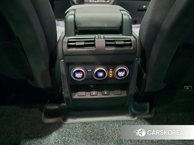 Land Rover Defender (L663) 2026 Серебристо-серый из Кореи, фото 4