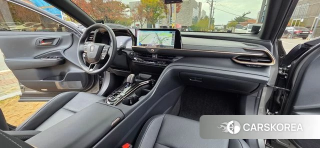 Toyota Crown Crossover 2025 Серебристо-серый из Кореи, фото 4