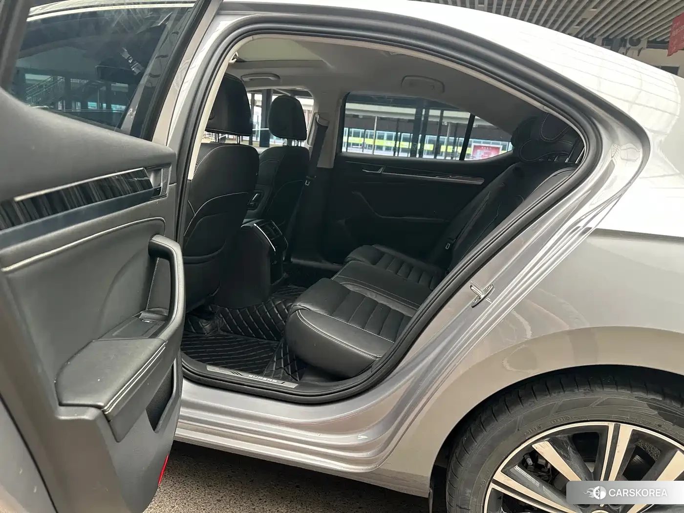 Skoda Superb 2022 Silver/gray из Китая, фото 4