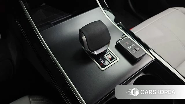 Land Rover Range Rover Velar 2025 Песочный из Кореи, фото 4