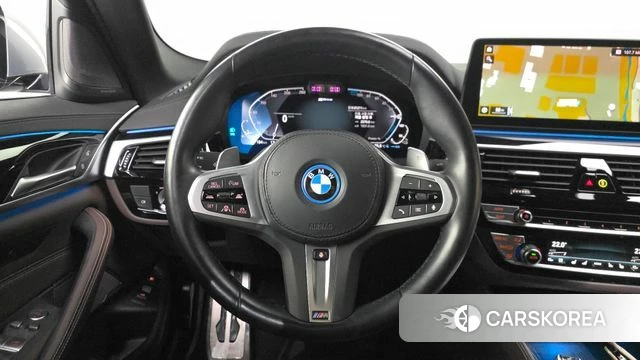 BMW 5 Series (G30) 2022 Серебристо-серый из Кореи, фото 4