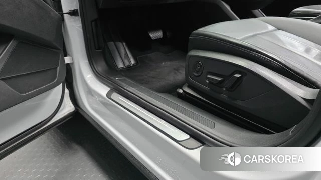 Audi Q4 e-Tron (F4) 2022 Белый из Кореи, фото 4