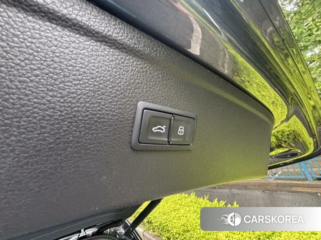 Audi Q5L 2023 Темно-серый из Китая, фото 4