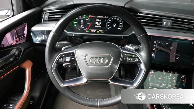 Audi e-Tron 2020 Жемчужный цвет из Кореи, фото 4