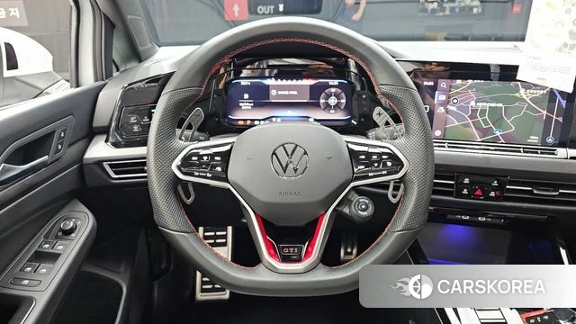 Volkswagen Golf 8th Generation 2023 Белый из Кореи, фото 4