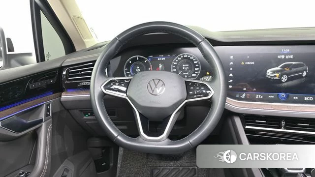 Volkswagen Touareg 3rd generation 2023 Белый из Кореи, фото 4