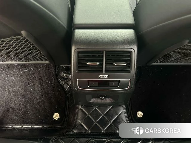 Audi A4L 2021 Серебристо-серый из Китая, фото 4