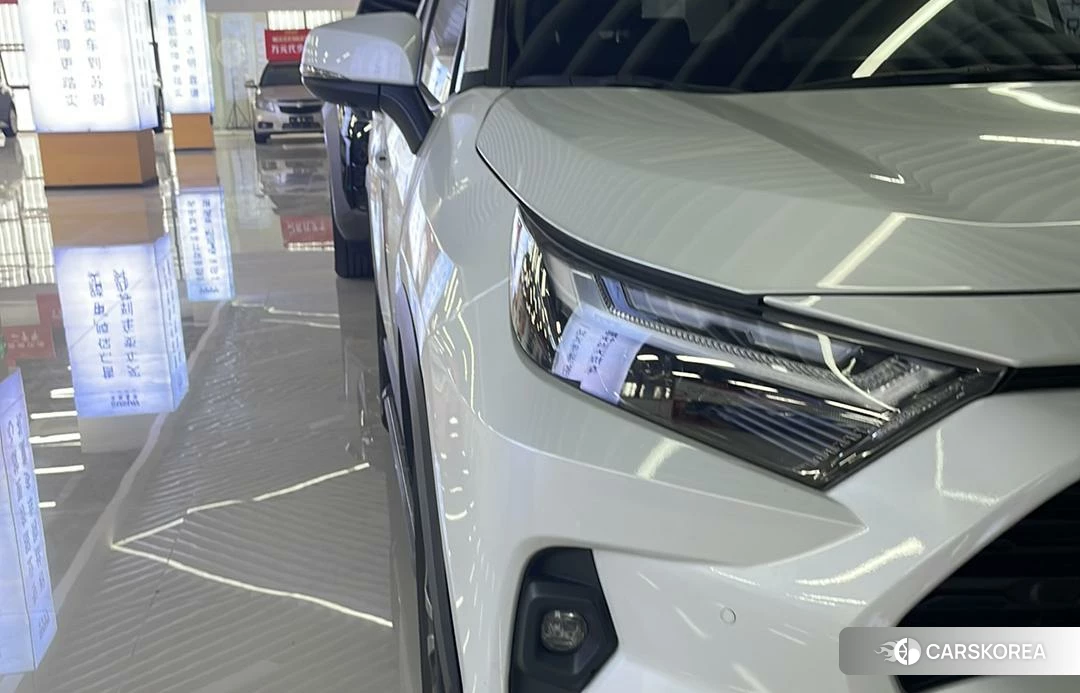 Toyota RAV4 2023 Белый из Китая, фото 4