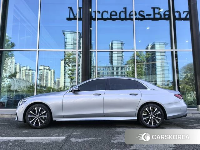 Mercedes-Benz E-Class 2022 Серебристо-серый из Китая, фото 4
