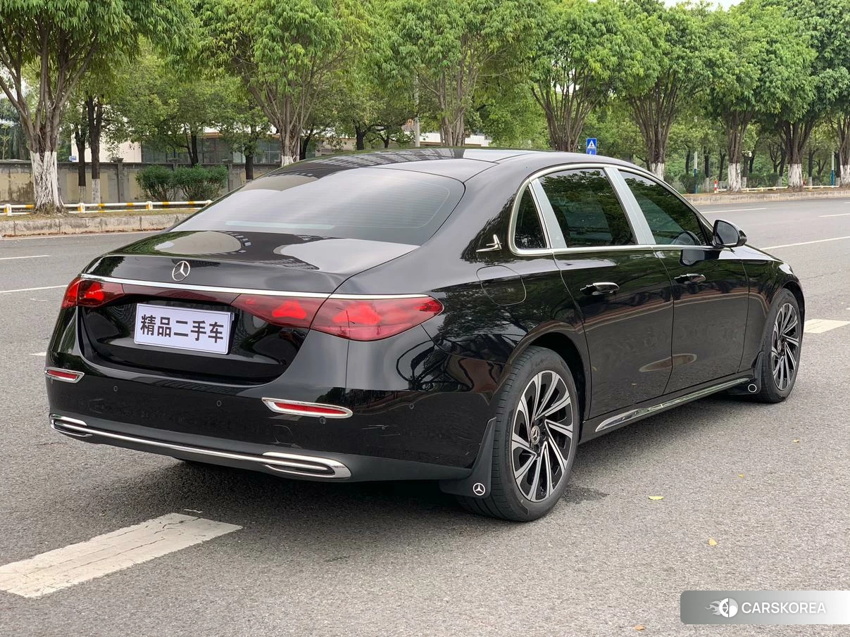 Mercedes-Benz E-Class 2023 Черный из Китая, фото 4