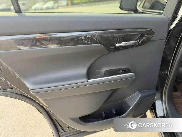 Toyota Crown 2023 Черный из Китая, фото 4