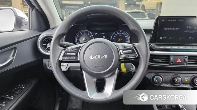 Kia The New K3 2nd generation 2023 Белый из Кореи, фото 4