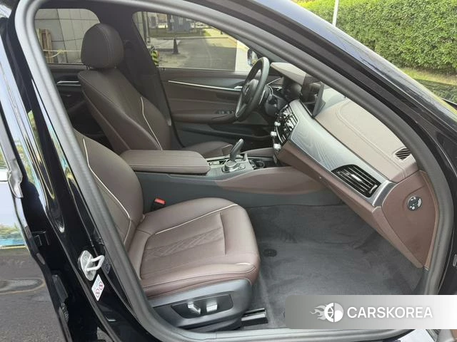BMW 5 series 2023 Черный из Китая, фото 4
