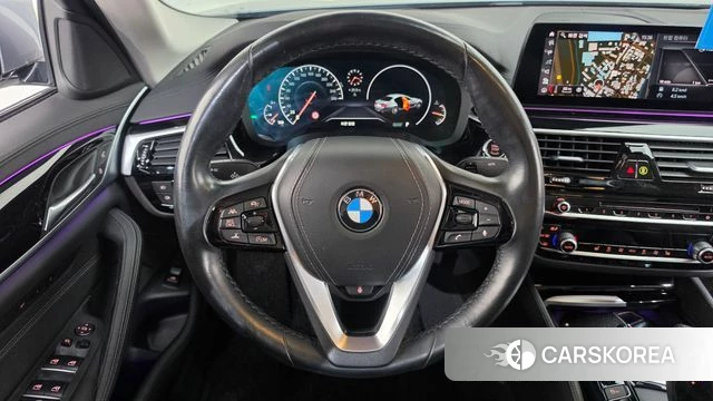 BMW 5 Series (G30) 2019 Серебристо-серый из Кореи, фото 4