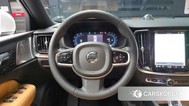 Volvo V60 Cross-Country 2nd Generation 2023 Белый из Кореи, фото 4