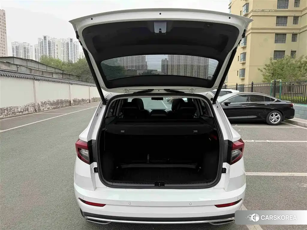 Skoda Karoq 2022 Белый из Китая, фото 4