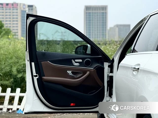 Mercedes-Benz E-Class 2022 Белый из Китая, фото 4