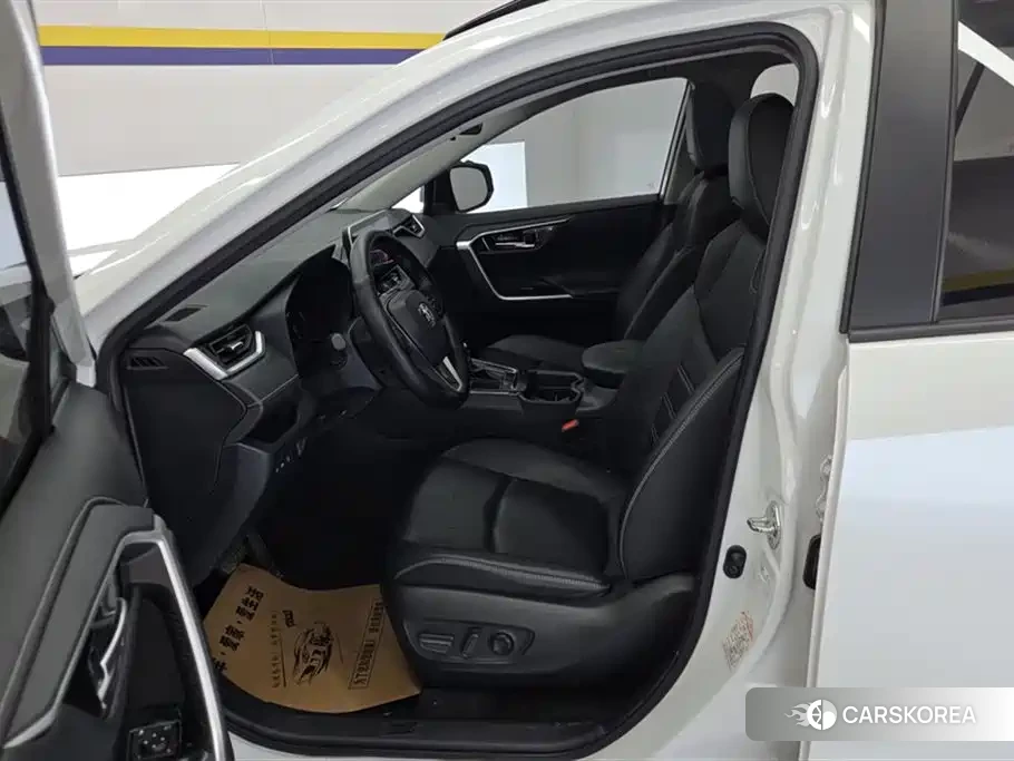 Toyota RAV4 2021 Белый из Китая, фото 4