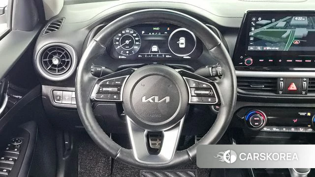 Kia The New K3 2nd generation 2023 Белый из Кореи, фото 4