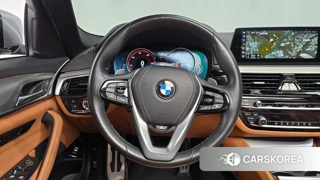 BMW 5 Series (G30) 2018 Серебристо-серый из Кореи, фото 4
