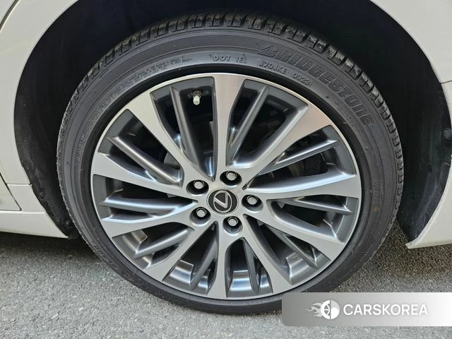 Lexus ES300h 7th generation 2019 Белый из Кореи, фото 4