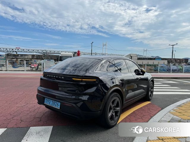 Porsche Makan EV 2025 Черный из Кореи, фото 4