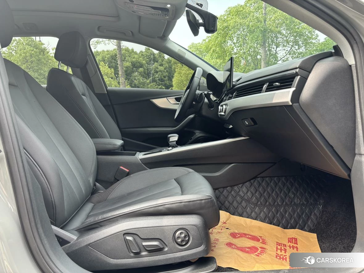 Audi A4L 2020 Серебристо-серый из Китая, фото 4