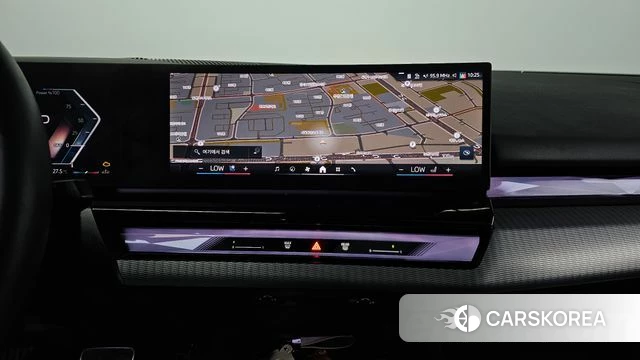 BMW 5 Series (G60) 2024 Светло-серебряный цвет из Кореи, фото 5