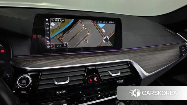 BMW 5 Series (G30) 2018 Белый из Кореи, фото 4
