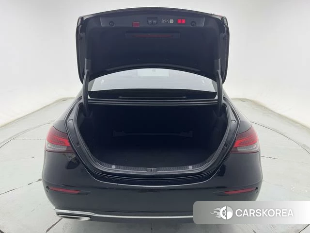 Mercedes-Benz E-Class 2023 Черный из Китая, фото 4