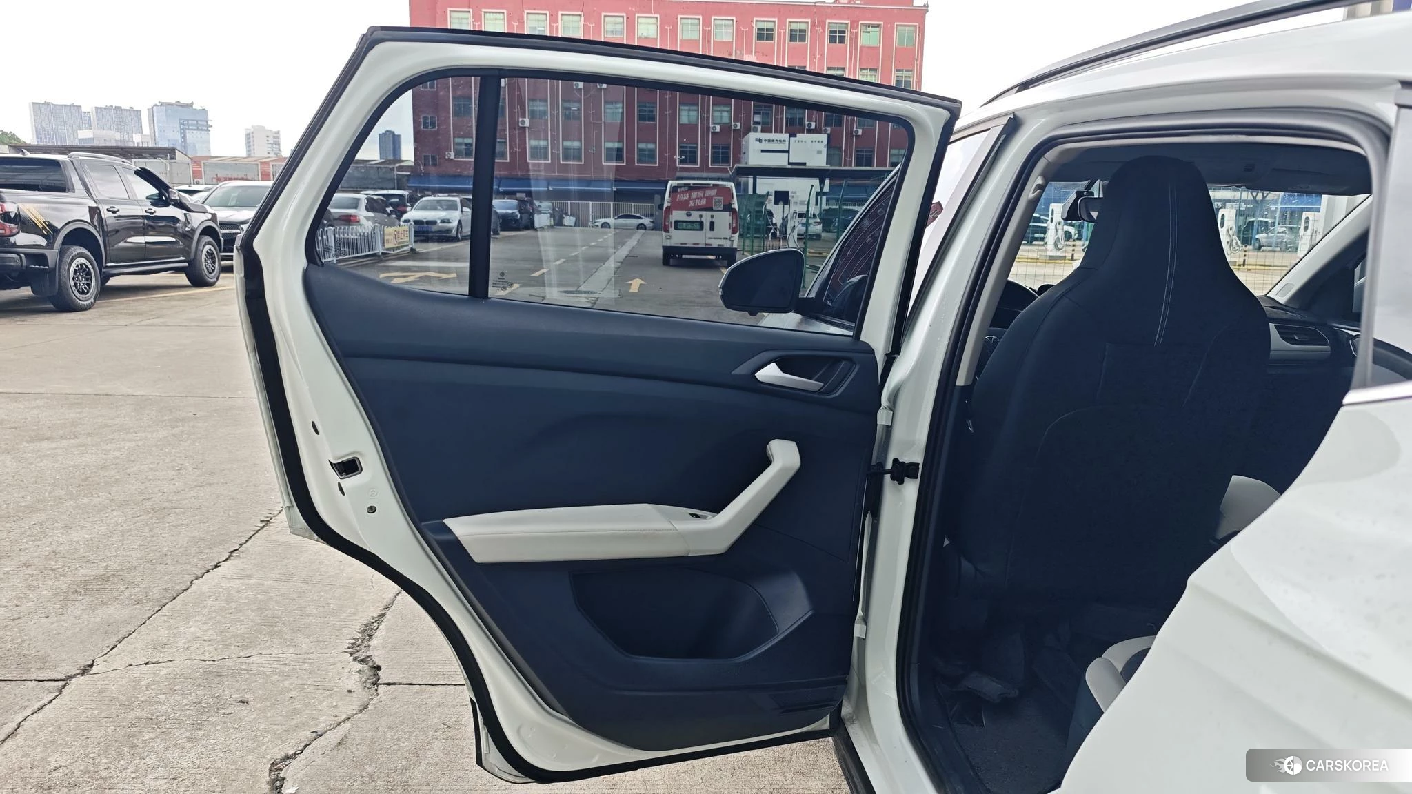 Volkswagen Tharu 2024 Белый из Китая, фото 4