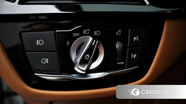 BMW 5 Series (G30) 2018 Белый из Кореи, фото 4
