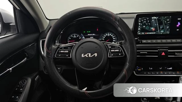 Kia Seltos 2022 Белый из Кореи, фото 5