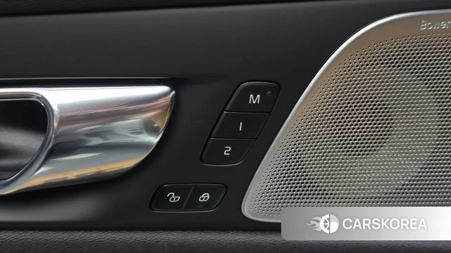 Volvo V60 Cross-Country 2nd Generation 2021 Белый из Кореи, фото 4