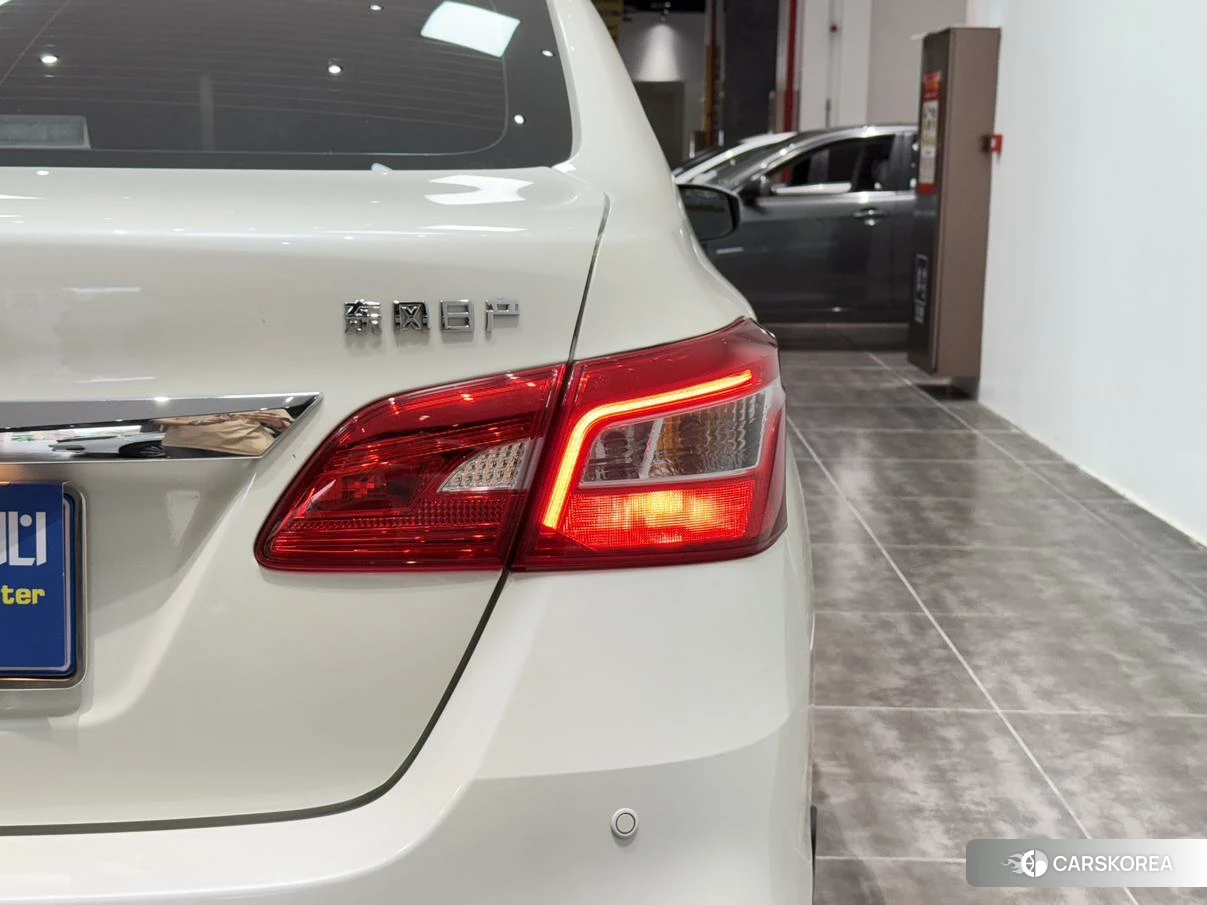 Nissan Sylphy 2021 Белый из Китая, фото 4