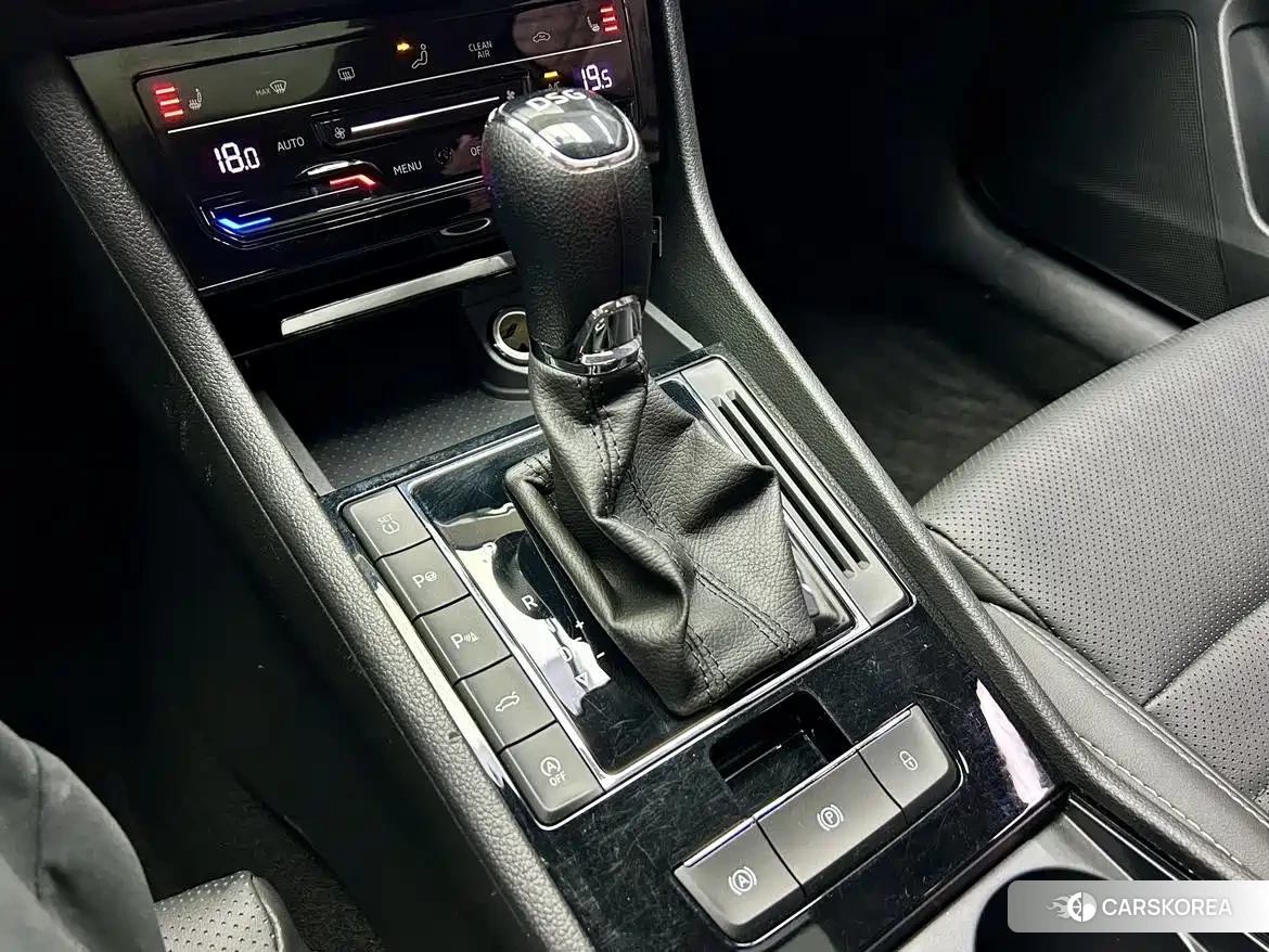 Skoda Superb 2023 Silver/gray из Китая, фото 4