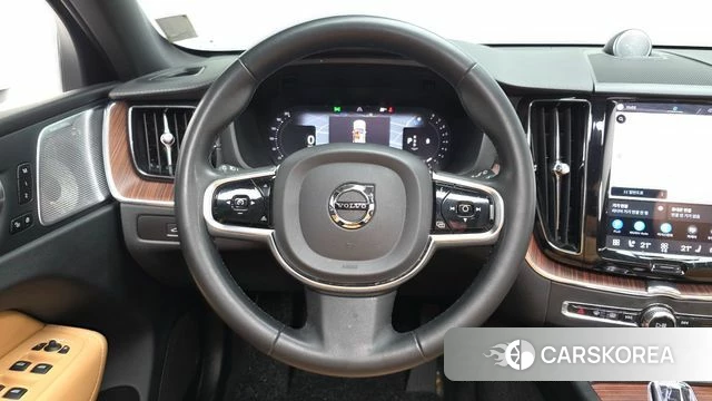 Volvo XC60 second Generation 2023 Белый из Кореи, фото 4