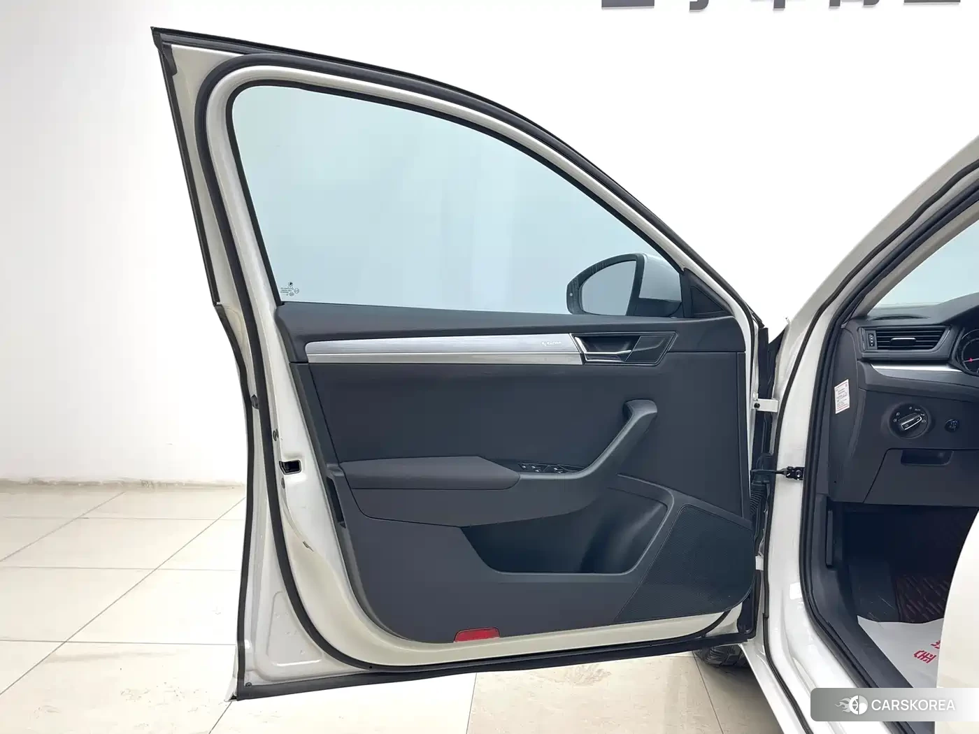 Skoda Superb 2022 Белый из Китая, фото 4