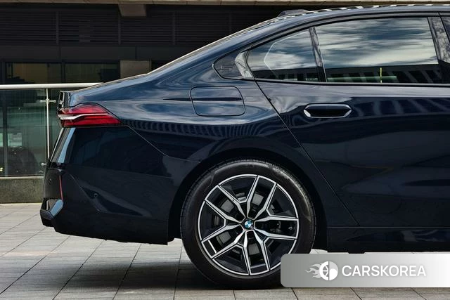 BMW 5 series 2024 Черный из Китая, фото 4