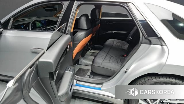 Hyundai Grandeur (GN7) 2023 Серебристо-серый из Кореи, фото 4