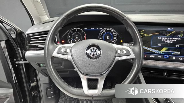 Volkswagen Touareg 3rd generation 2020 Черный из Кореи, фото 4