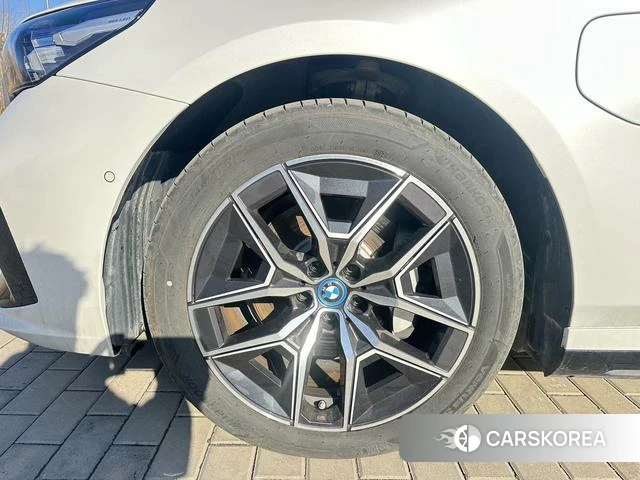 BMW i5 2025 Белый из Китая, фото 4