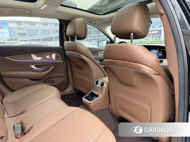 Mercedes-Benz E-Class 2023 Черный из Китая, фото 4