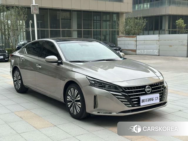 Nissan Altima 2023 Серебристо-серый из Китая, фото 4