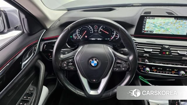 BMW 5 Series (G30) 2018 Серебристо-серый из Кореи, фото 4